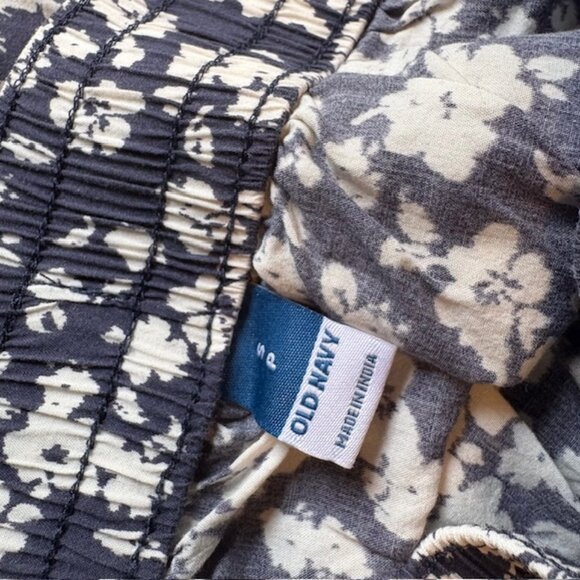 GAP BLUE & WHITE FLOWER PAJAMA SHORTS, SIZE: SMALL, GREAT CONDITION - Picture 3 of 4